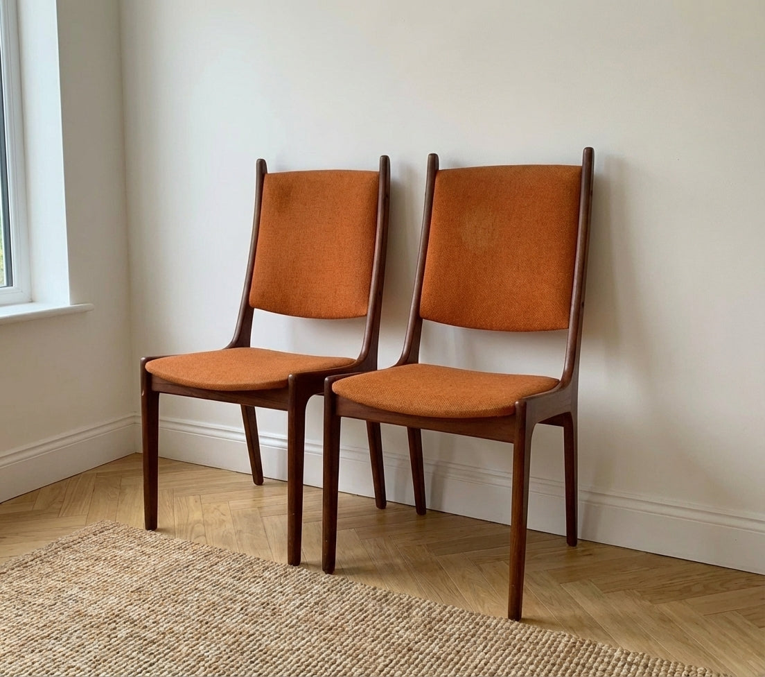 Paire de chaises scandinaves Henning Kjaernulf Korup Stolefabrik